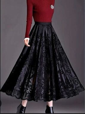 Elegant Black A-Line Lace Maxi Skirt Size L